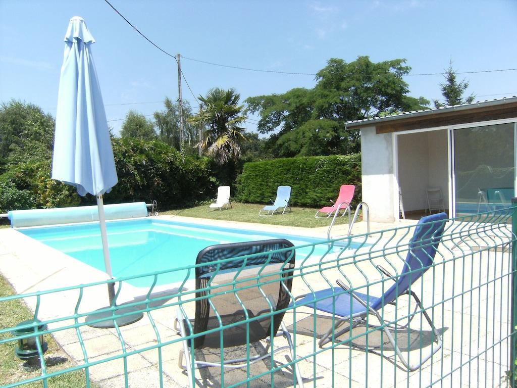 Pet Friendly Holiday House in Douzillac