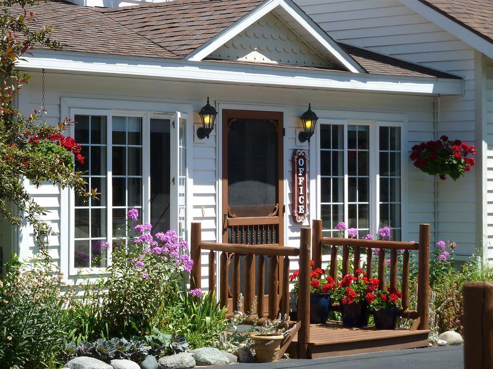 Pet Friendly Hotels in Mackinaw City, MI - BringFido