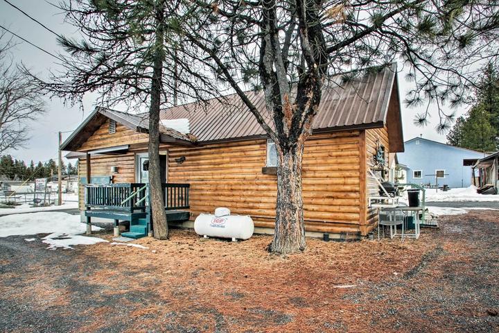 Pet Friendly Cozy Winchester Lake Cabin Hunting & Fishing Haven