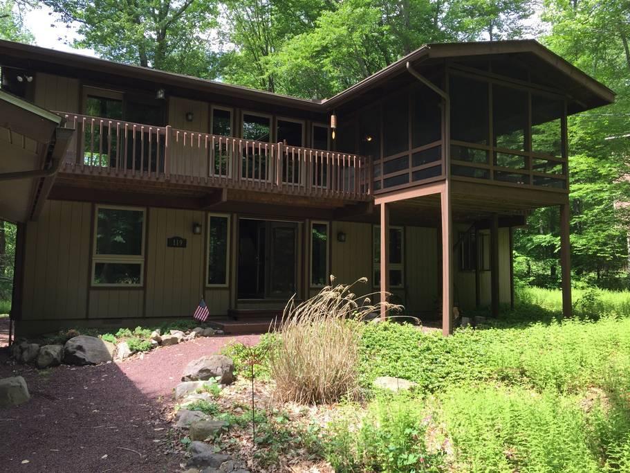 Pocono Pines Airbnb Rentals Pet Policy