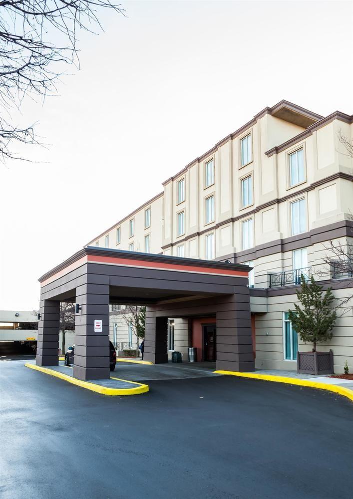 Best Western Premier Toronto Airport Carlingview Hotel Pet Policy