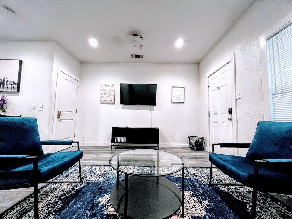 Luxurious New Uptown House with Backyard Pet Policy