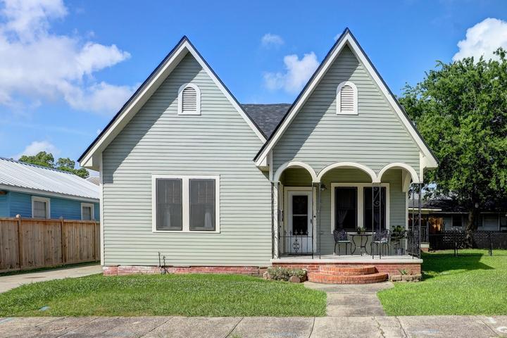 Pet Friendly Cajun Cottage Located in Downtown New Iberia