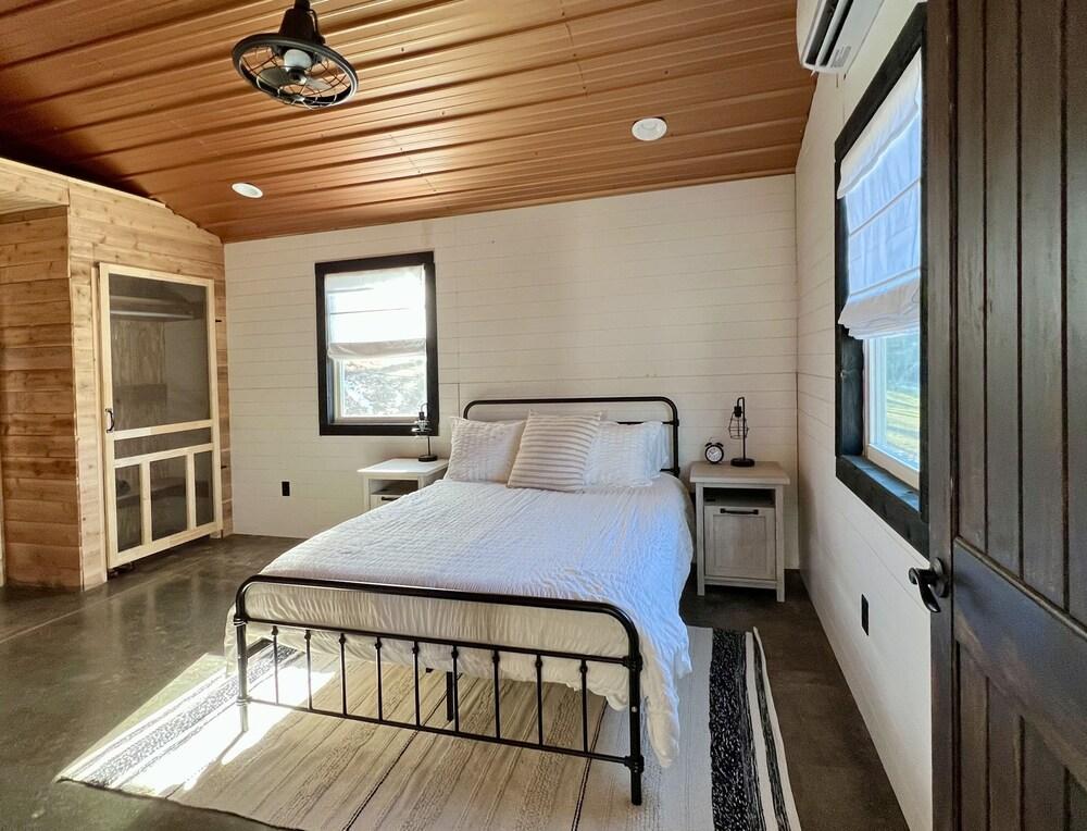 Mountain & Lake Retreat in Lake Chatuge Pet Policy