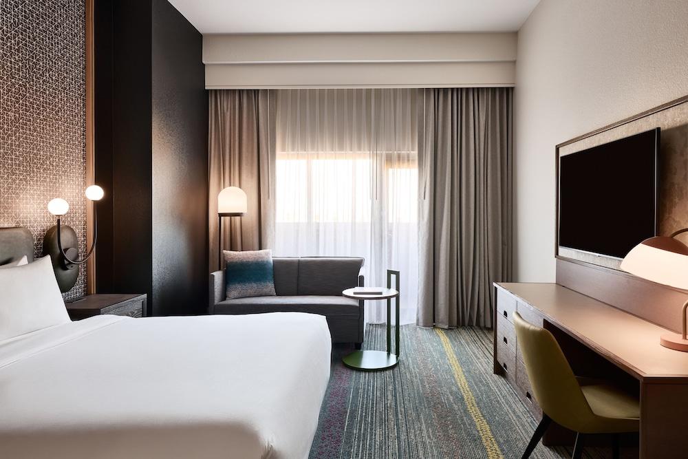 Renaissance Phoenix Glendale Hotel & Spa Pet Policy