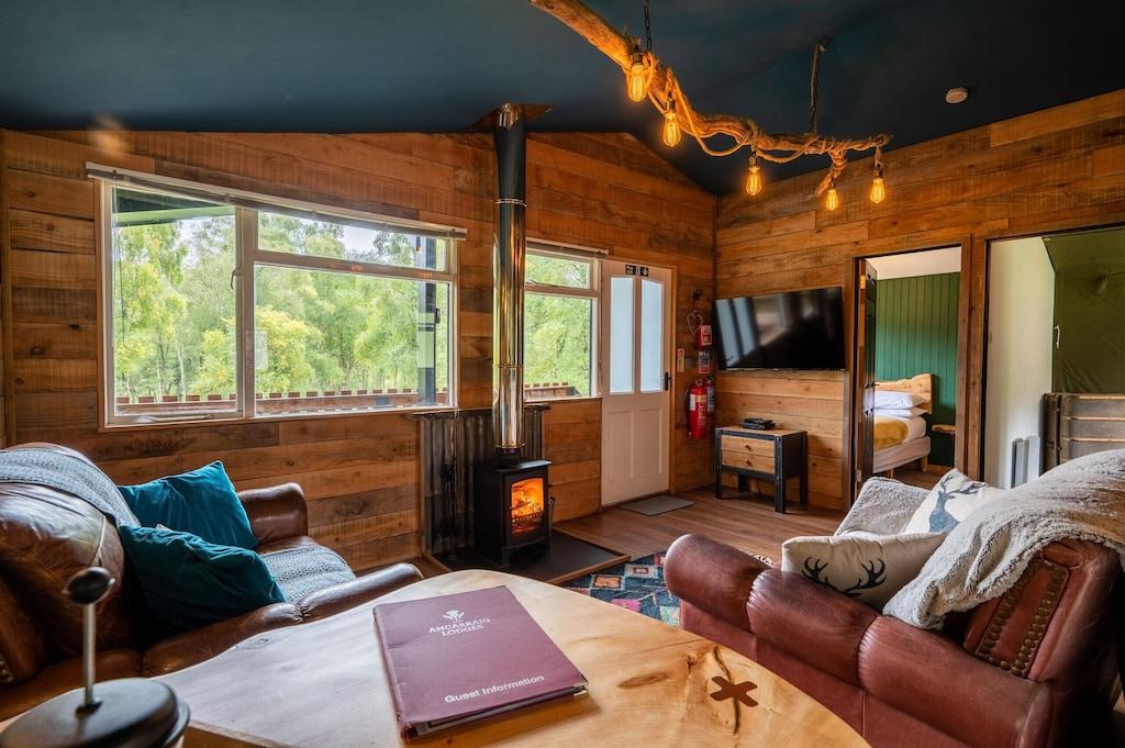 Pet Friendly The Wood Hatch Cabin at Ancarraig Lodges