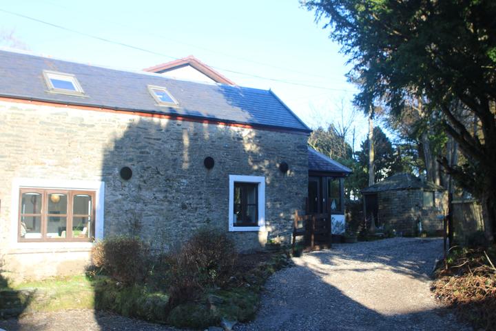 Pet Friendly Yewtree Cottage -The Art House