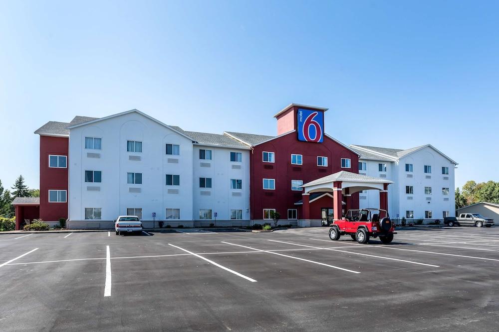Pet Friendly Motel 6 Indianapolis IN - Southport