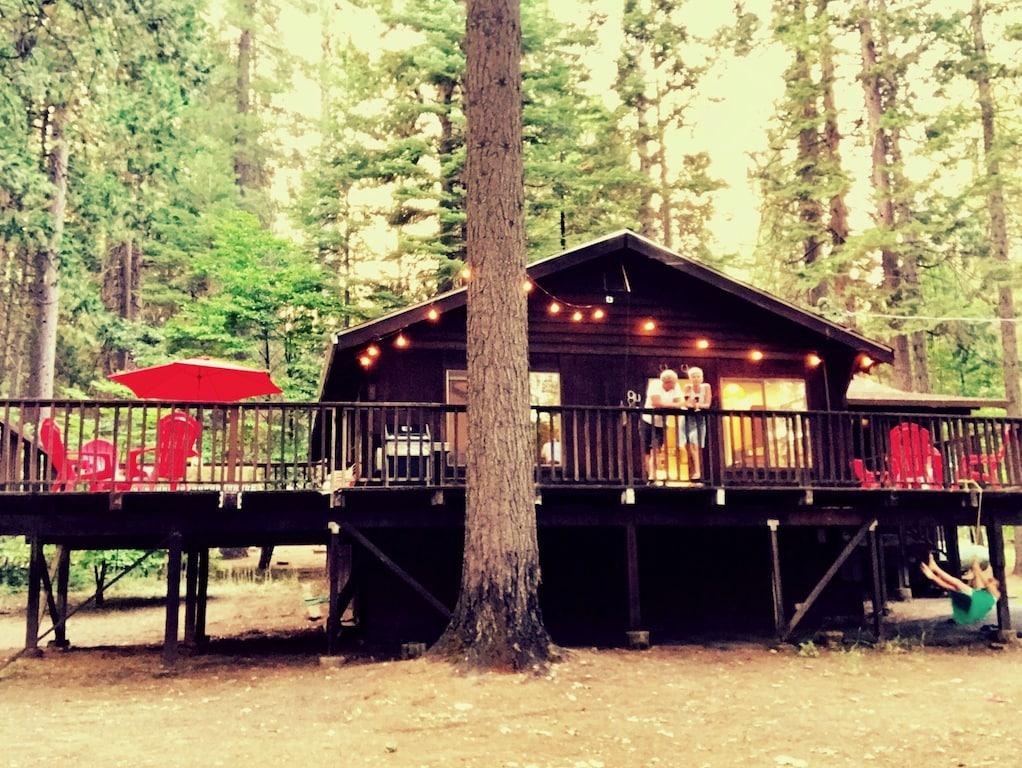 Pet Friendly Quaint & Fun Blue Lake Springs Cabin