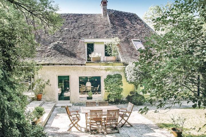 Pet Friendly 4 Bedroom Accommodation in St Georges sur Baulche