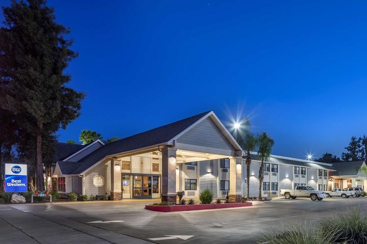 Pet Friendly Best Western Town & Country Lodge