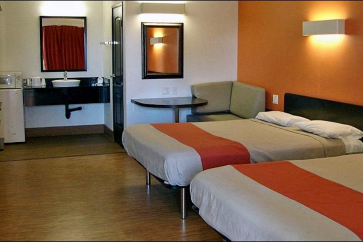 Pet Friendly Hotels In Bell Gardens Ca Bringfido