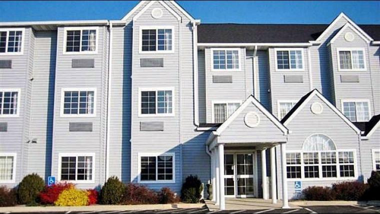 Pet Friendly Hotels In Sycamore Il Bringfido