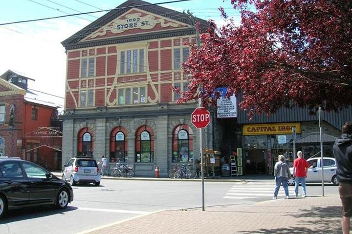 Dog Friendly Shopping In Canada Bringfido