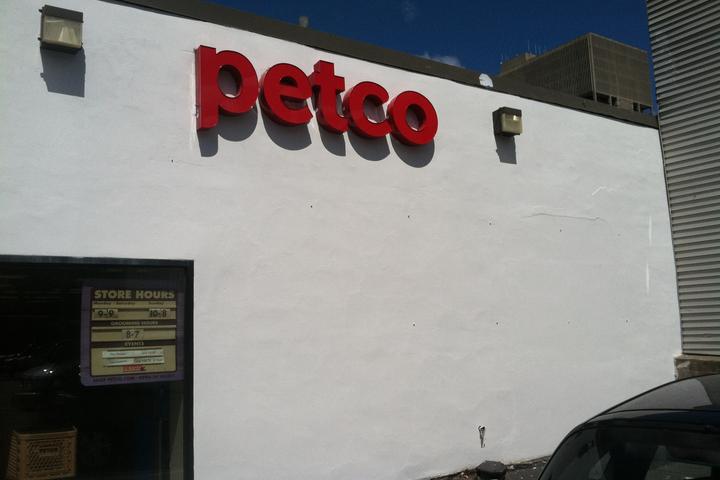 Pet Friendly PETCO Boston - Cambridge