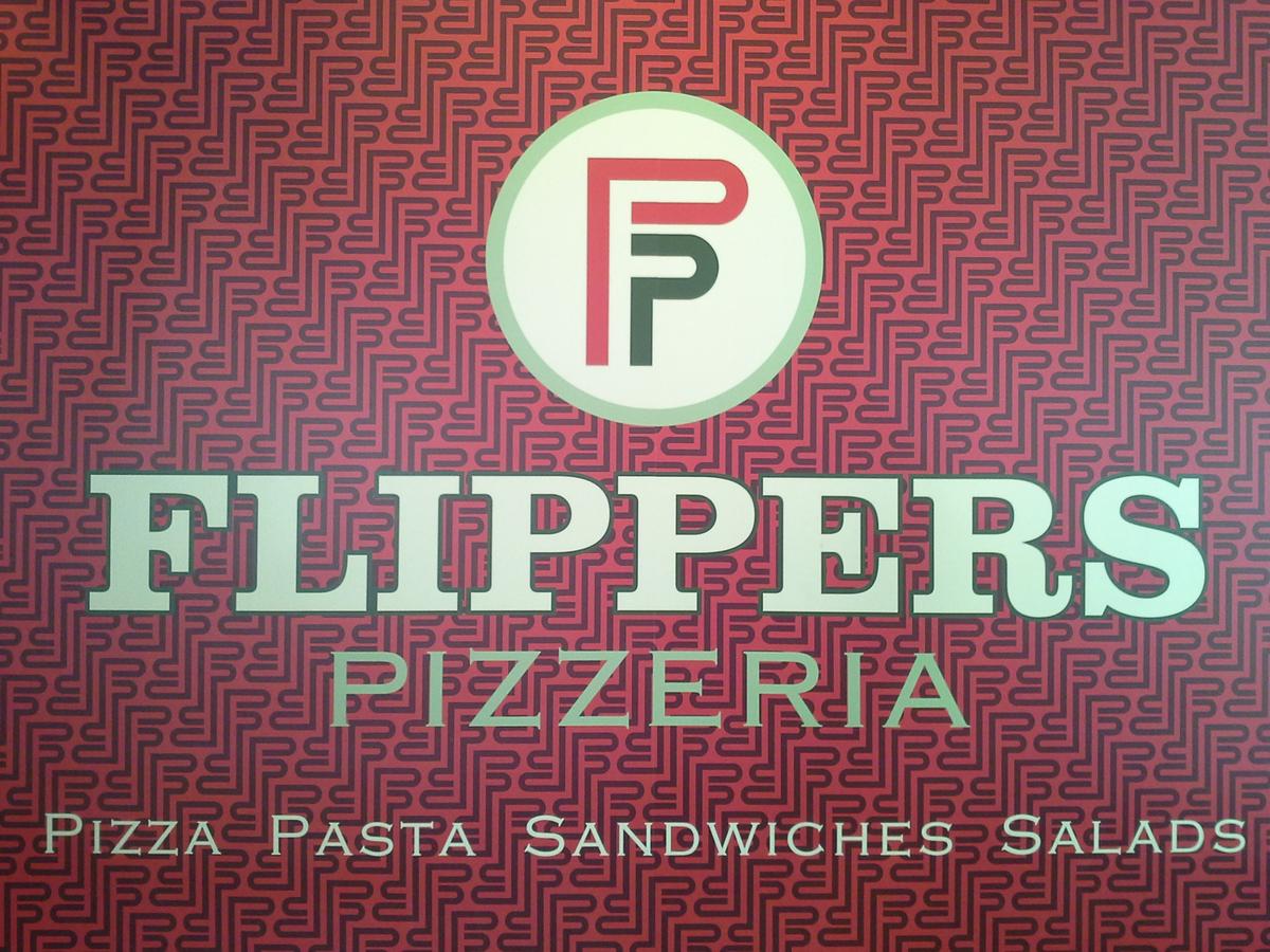 Flippers Pizzeria restaurant view 1
