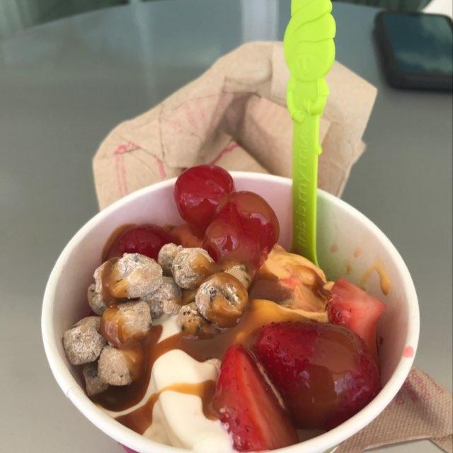 Menchie's Frozen Yogurt restaurant view 2