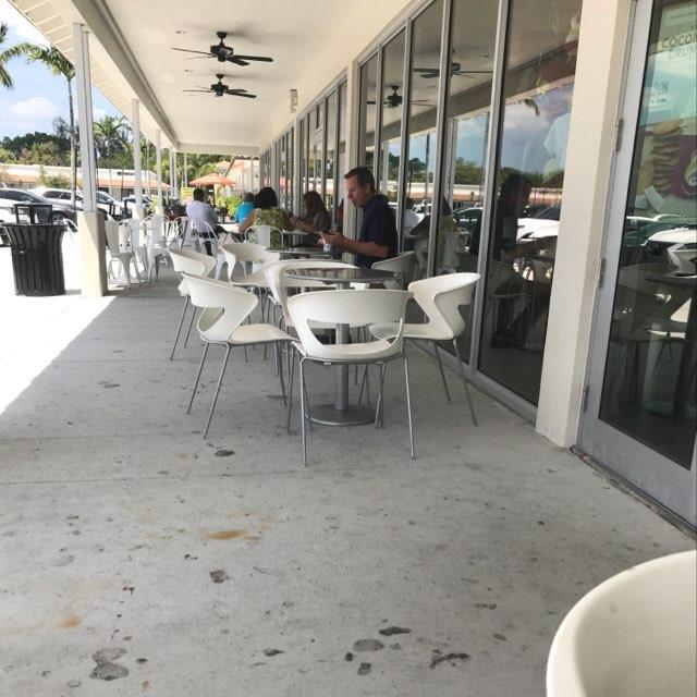 Menchie's Frozen Yogurt restaurant view 1