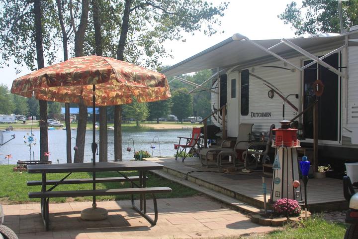 Pet Friendly Lakeside Resort Campground