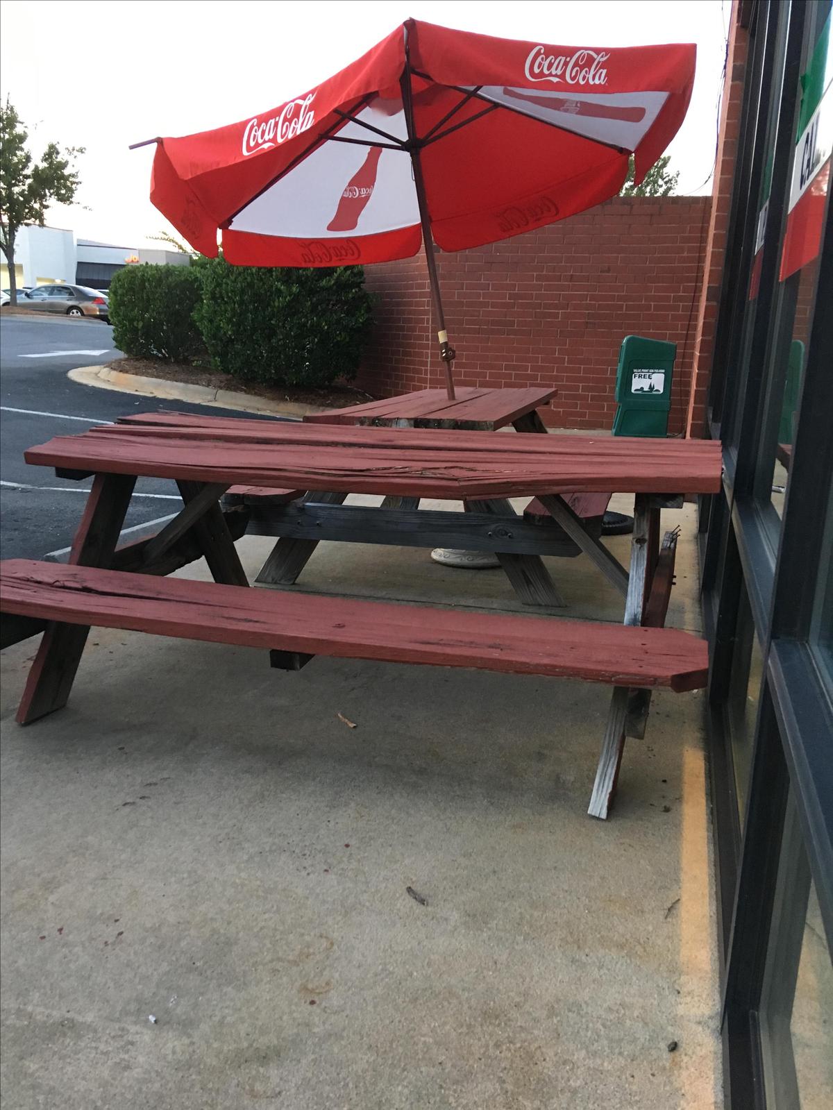 Davinos Queens Pizza restaurant view 2