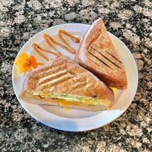 Honey Cup Coffeehouse & Creamery restaurant view 3