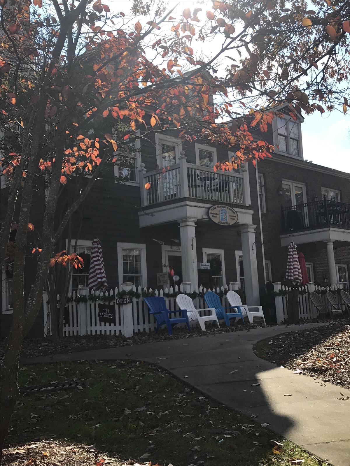 Lake Norman Cottage restaurant view 1