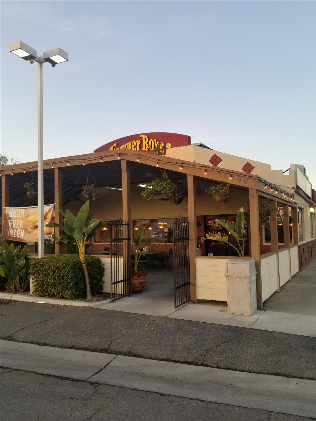 Farmer Boys restaurant view 4