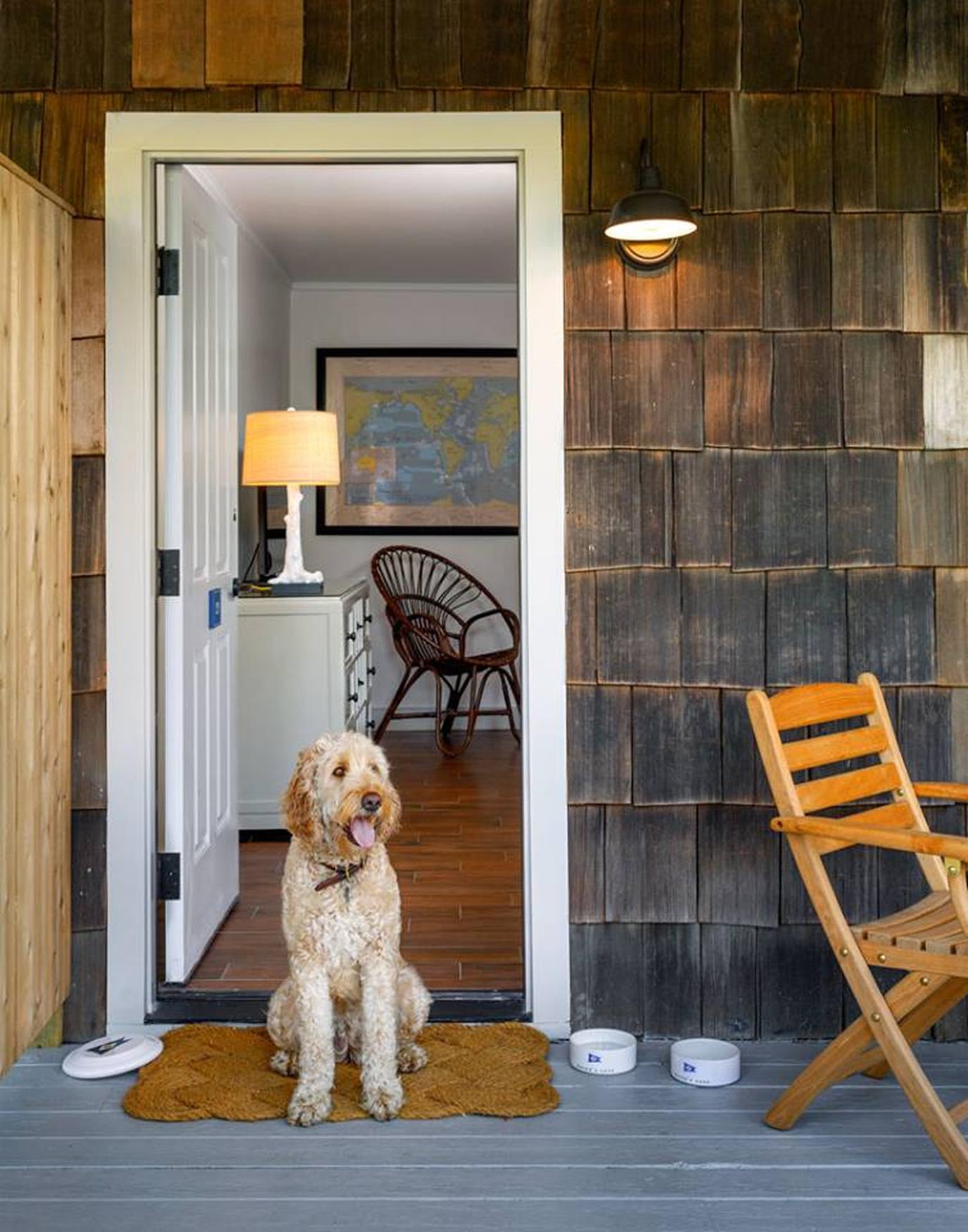 Your Dog is Welcome at Baron's Cove in Sag Harbor, NY Pet-friendly oceanfront hotel, Baron's Cove, allows dogs.