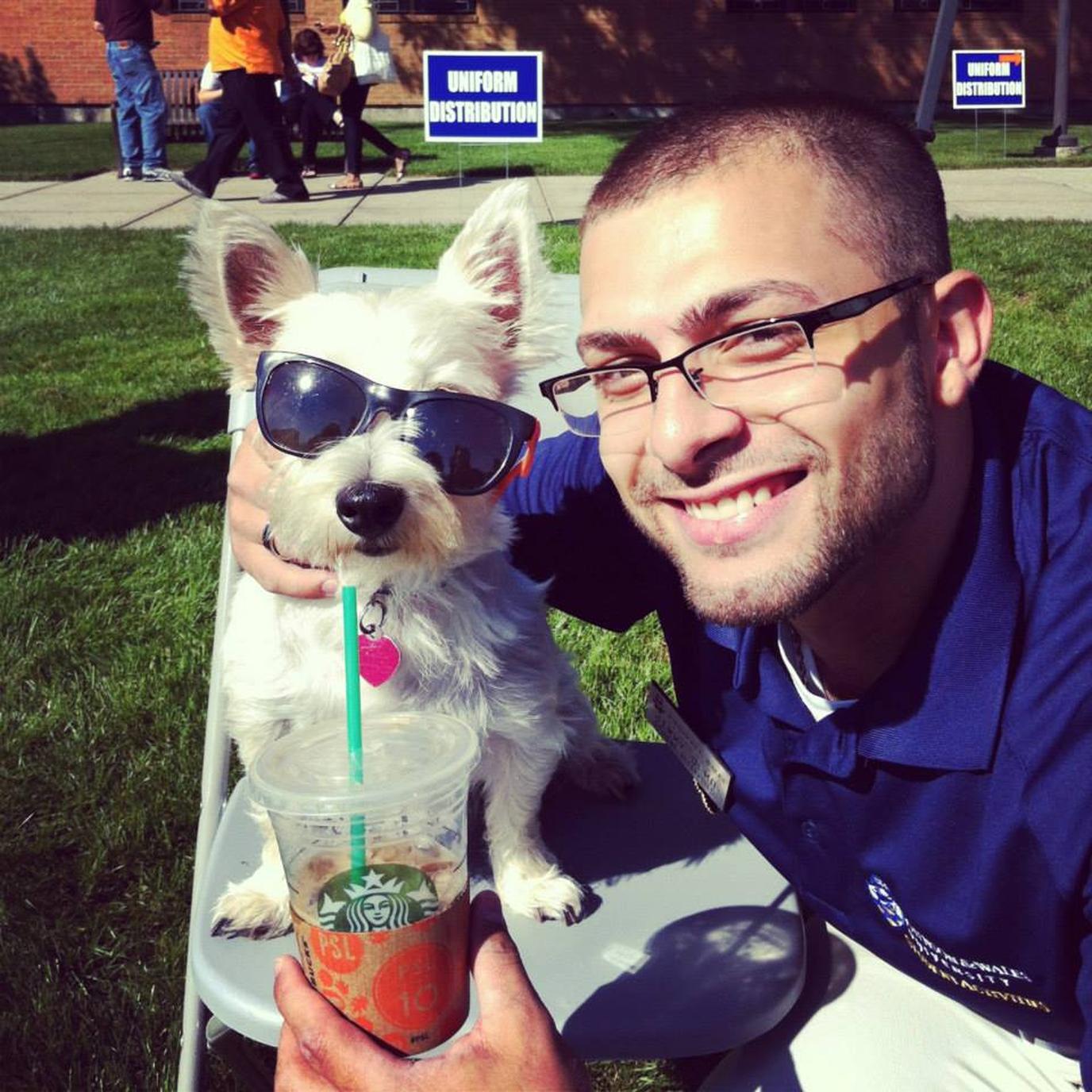 Jonhson & Wales University welcomes dogs at its Providence campus. Jonhson & Wales is a pet-friendly college that accepts dogs in dorms at its Providence campus.