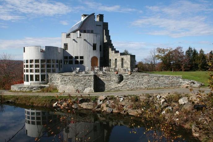 Grahall Estate on Hawk's Mountain in Cavendish, VT Dog-friendly vacation rental Grahall Estate sits atop Hawk's Mountain in Cavendish, VT.