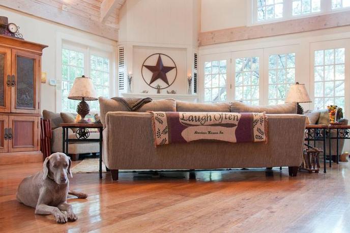Sundance Lodge on Cypress Creek in Texas Hill Country is a unique dog-friendly rental. Sundance Lodge on Cypress Creek is the ideal pet-friendly vacation rental for your stay in Texas.