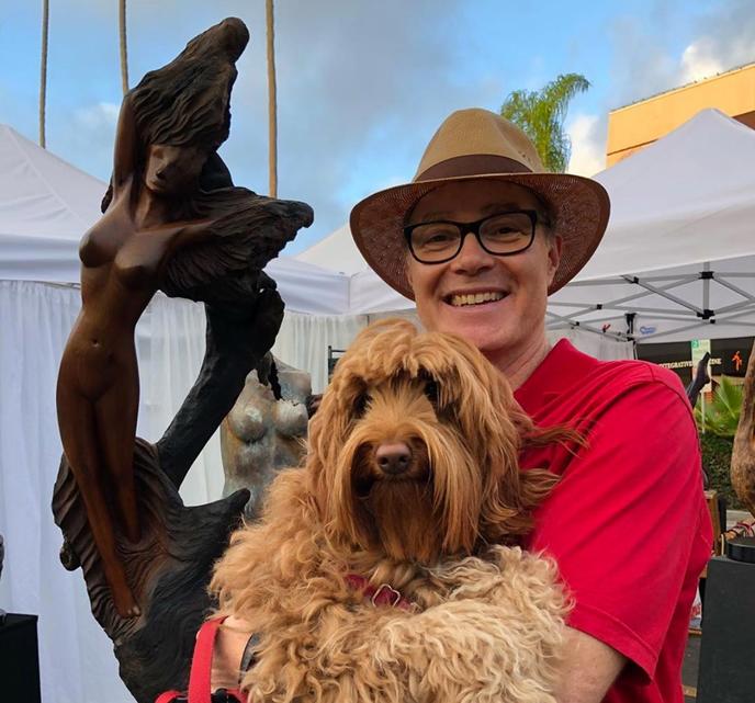 San Diego area pet-friendly fall festival, La Jolla Art and Wine Festival. Enjoy fine wine and admire artwork with your dog at La Jolla Art and Wine Festival near San Diego.