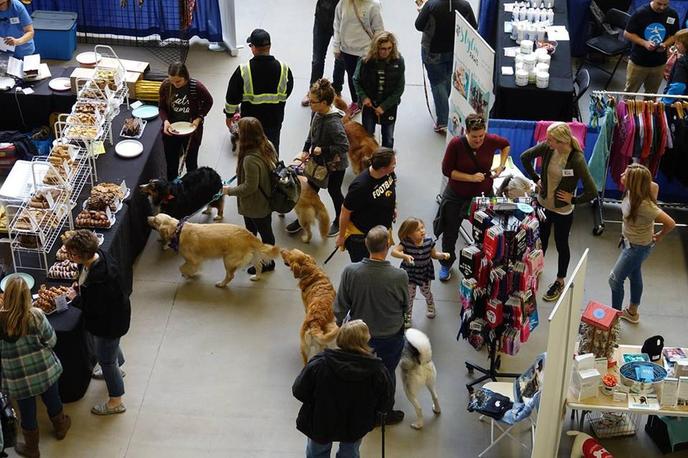 The Great Iowa Pet Expo welcomes dogs to shop and explore. Shopping with your dog at the Great Iowa Pet Expo in Des Moines.