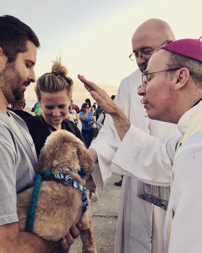 Bring Your Dog To a Pet Blessing in Long Beach, CA. Interfaith Blessing of the Animals Will Bless Your Dog at Rosie's Dog Beach in Long Beach, CA.