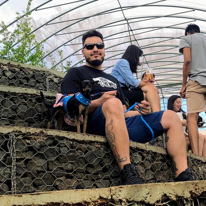 Visit Toca Do Urso in Brazil with your dog for a unique beer garden experience. Innovative beer garden, Toca Do Urso, in Sao Paulo, Brazil welcomes dogs.