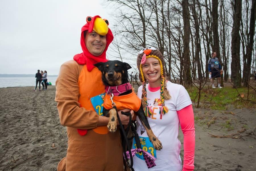 10 Pet-Friendly Turkey Trots For Gobblin’ Dogs This Thanksgiving