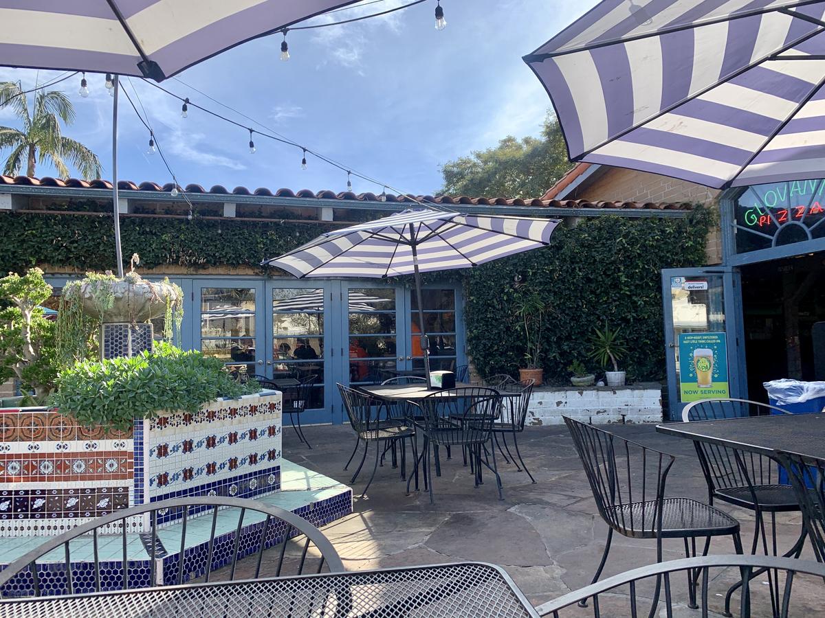 Giovanni's Pizza restaurant view 3