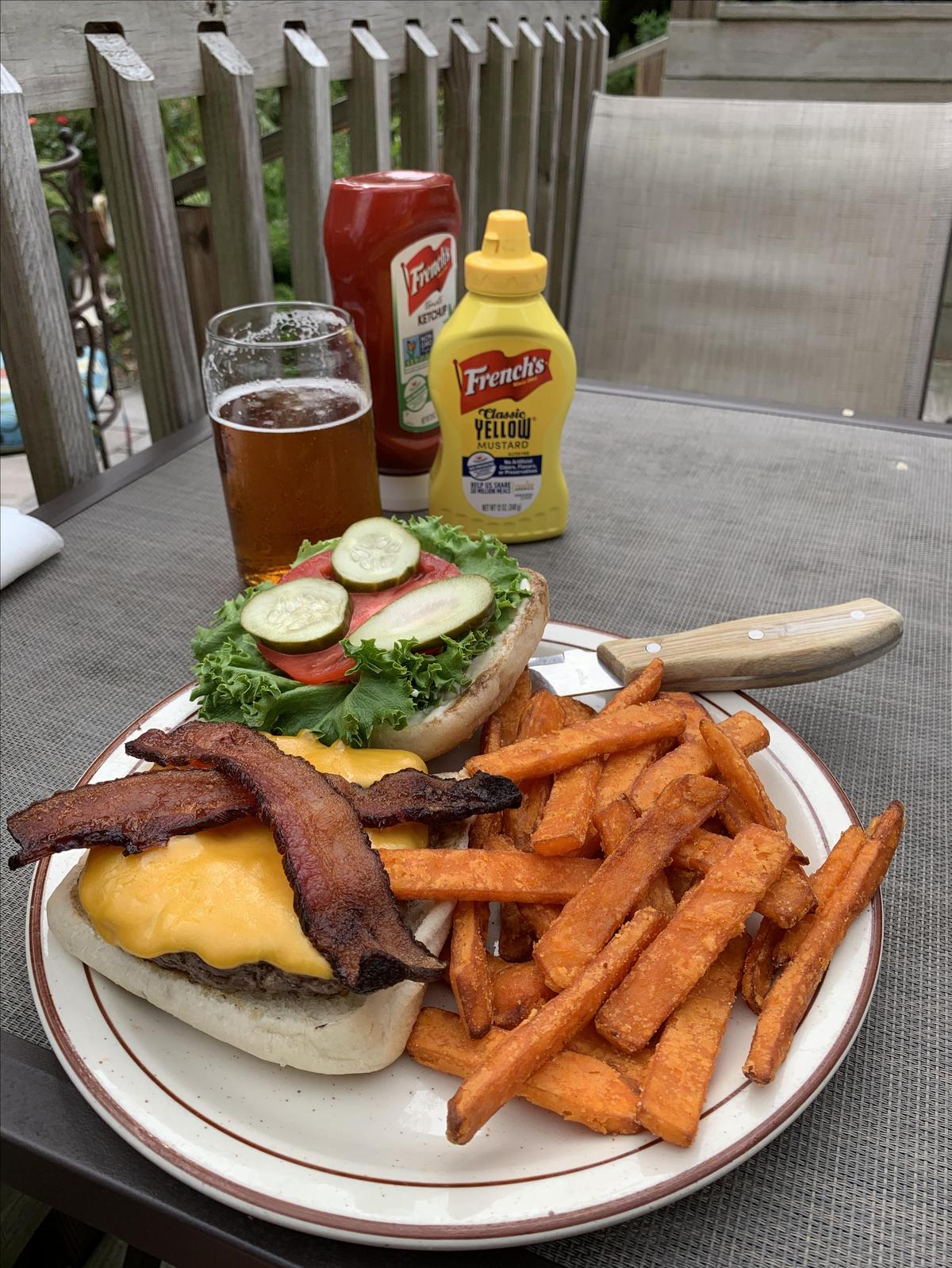 Faded Bistro & Beer Garden restaurant view 5