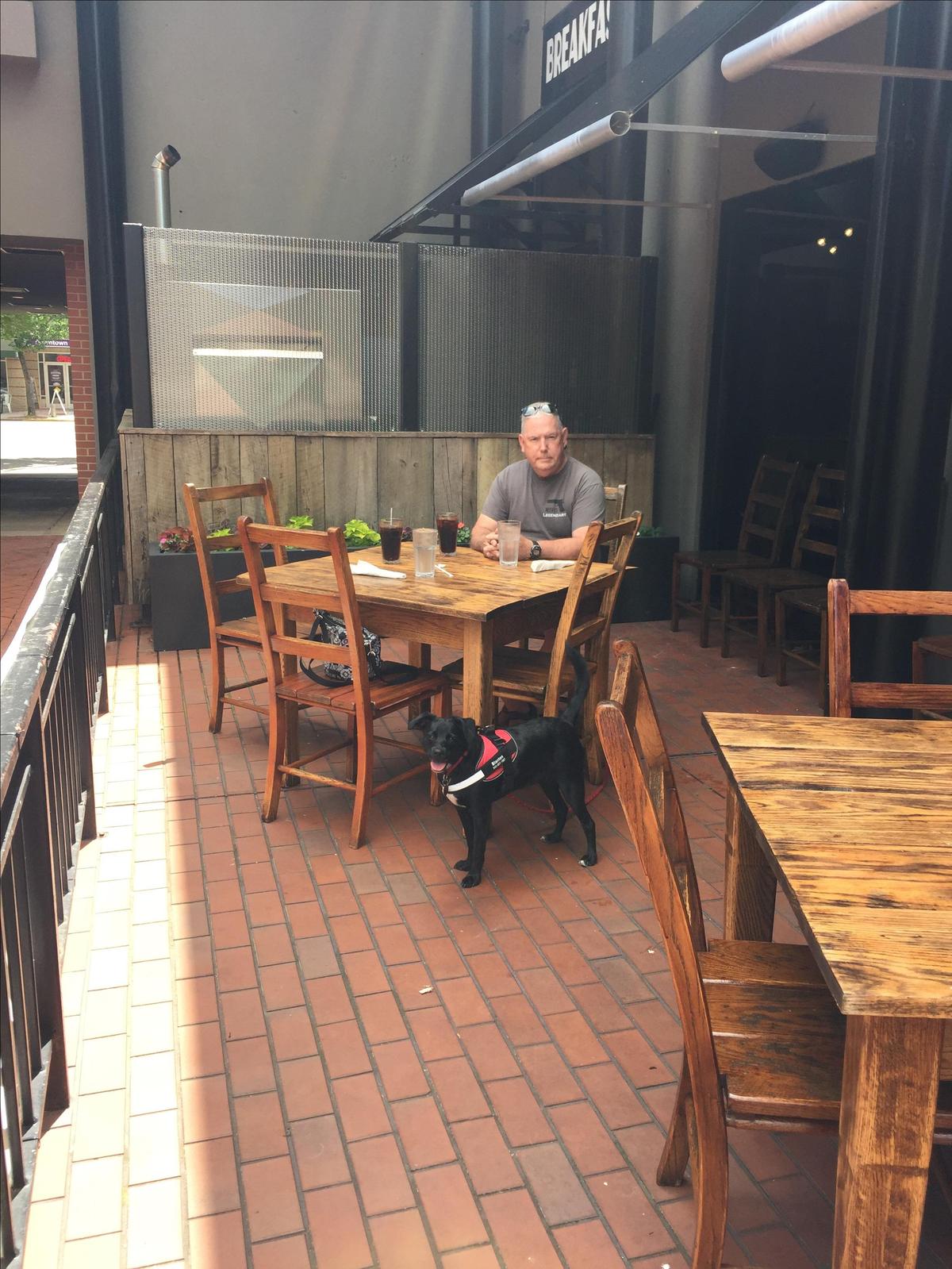 Puckett's Grocery & Restaurant restaurant view 1