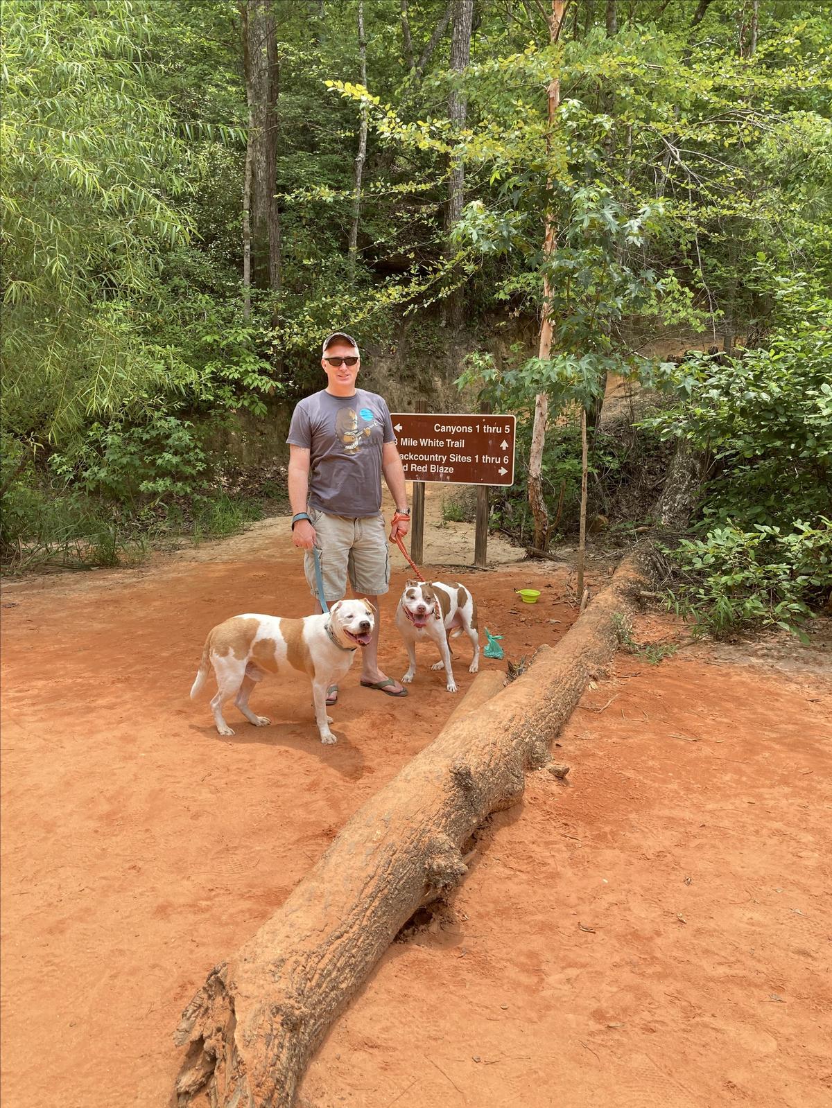 se permiten perros en providence canyon