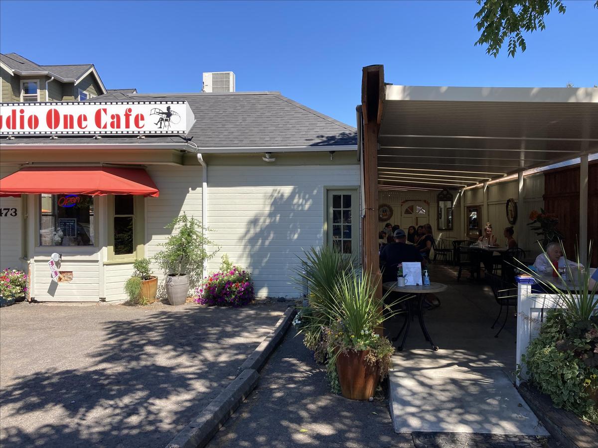 Studio One Cafe restaurant view 2