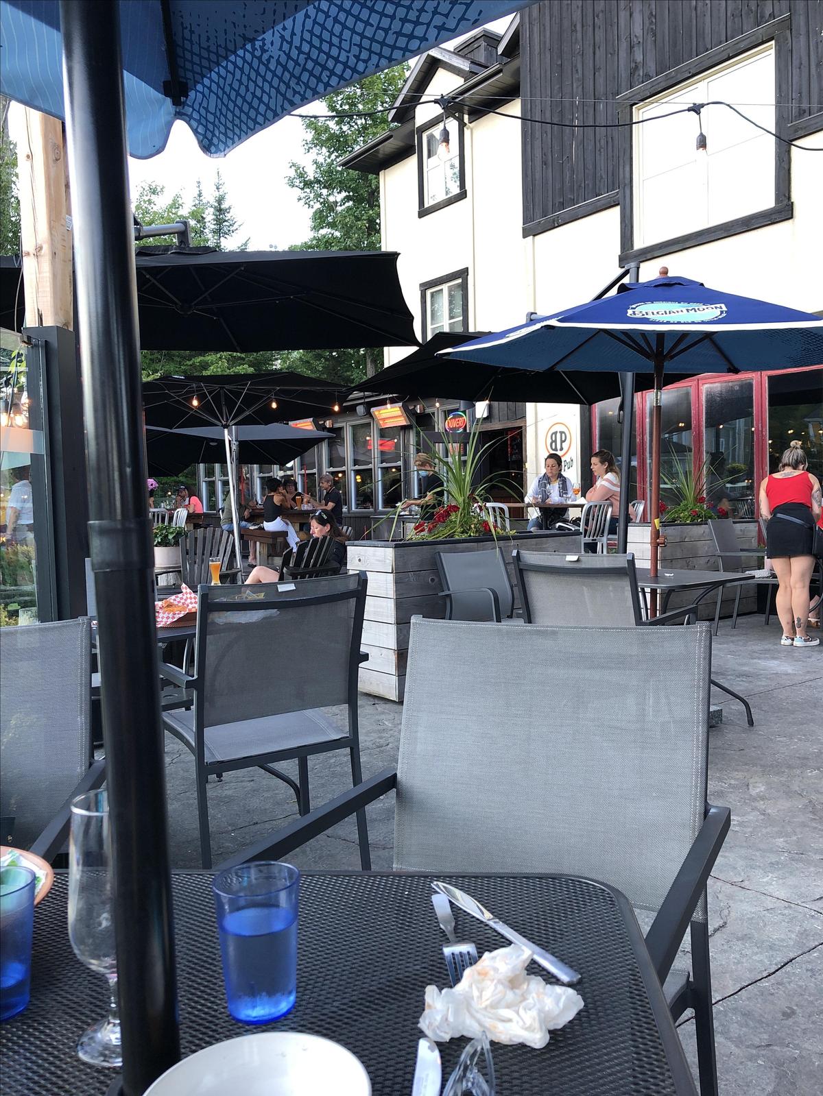 Burger Pub restaurant view 3