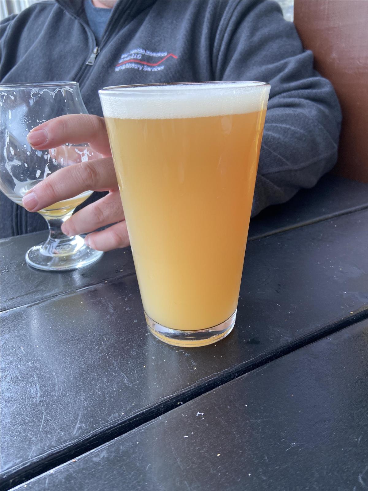 Half Wall Craft Beer Hall & Restaurant restaurant view 4