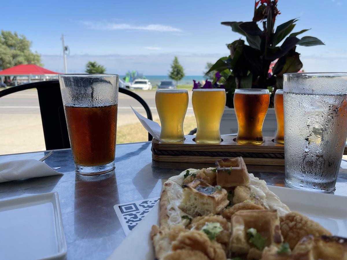 Boathouse Beer Co. & Boozery restaurant view 5