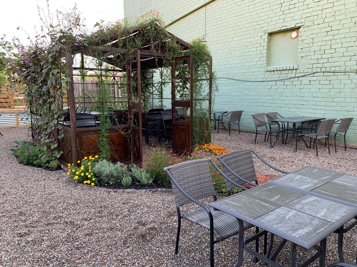 Seeds and Greens Natural Market and Deli restaurant view 4