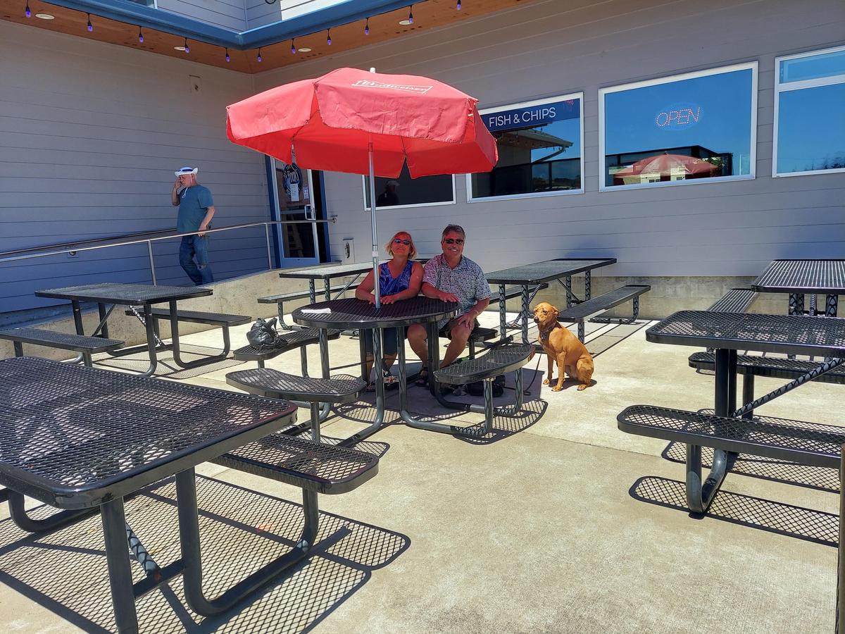 Off the Hook Bar & Grill restaurant view 1