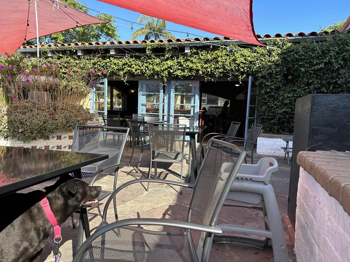 Giovanni's Pizza restaurant view 1