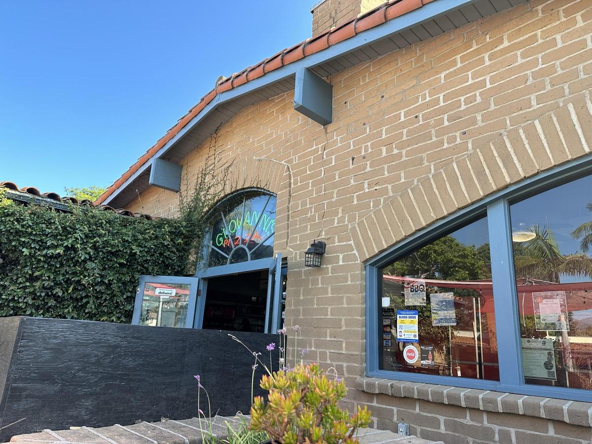 Giovanni's Pizza restaurant view 2