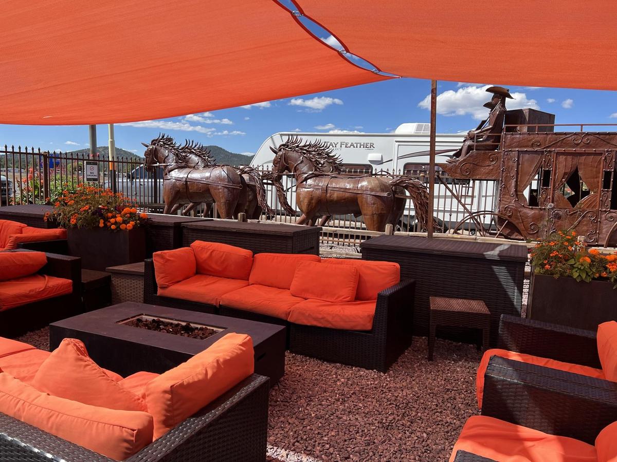 Frontier Barbeque & Beer Garden restaurant view 6