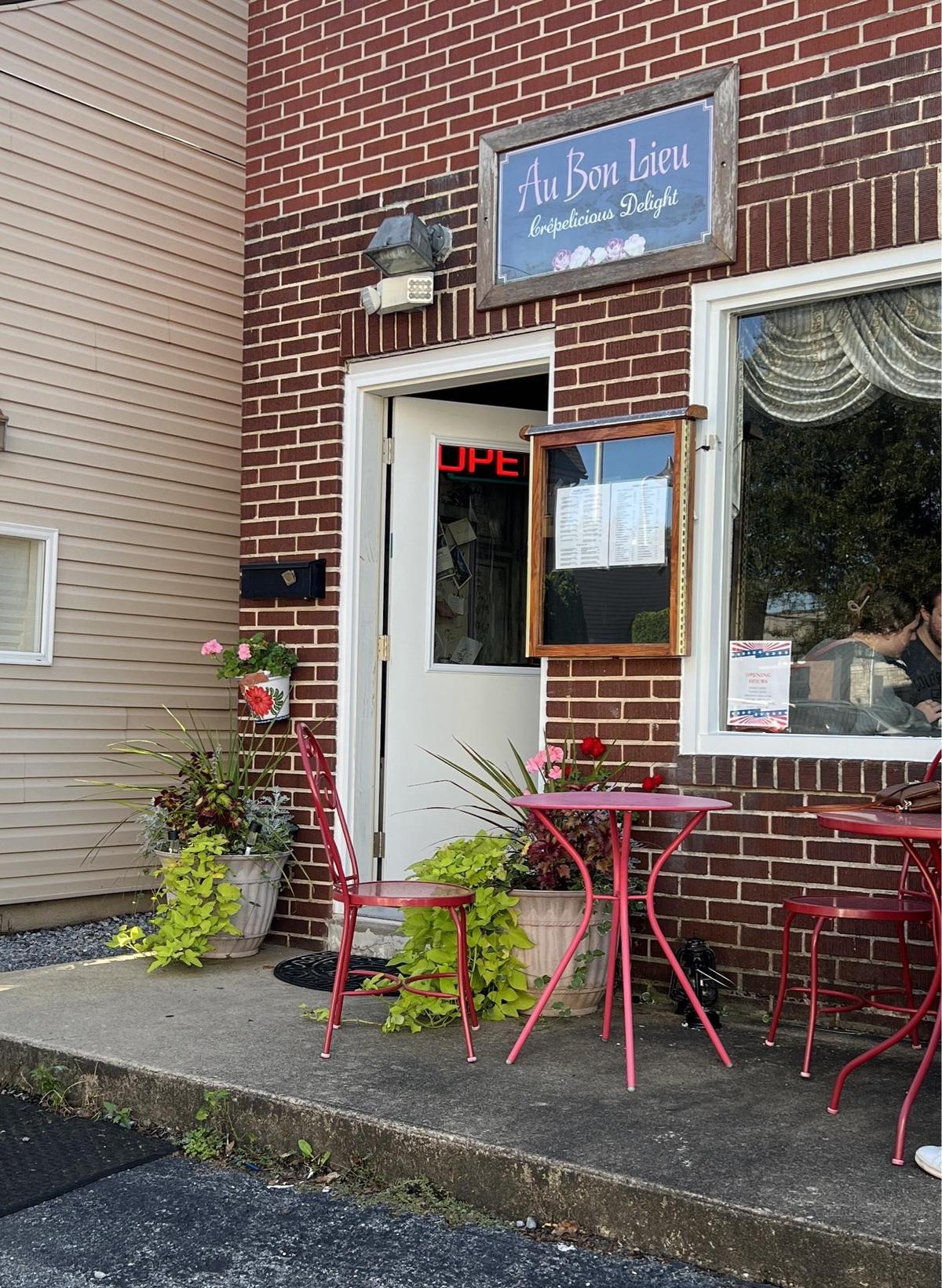 Au Bon Lieu restaurant view 1